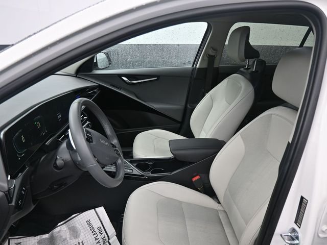 Used 2024 White Kia EX Touring image 21