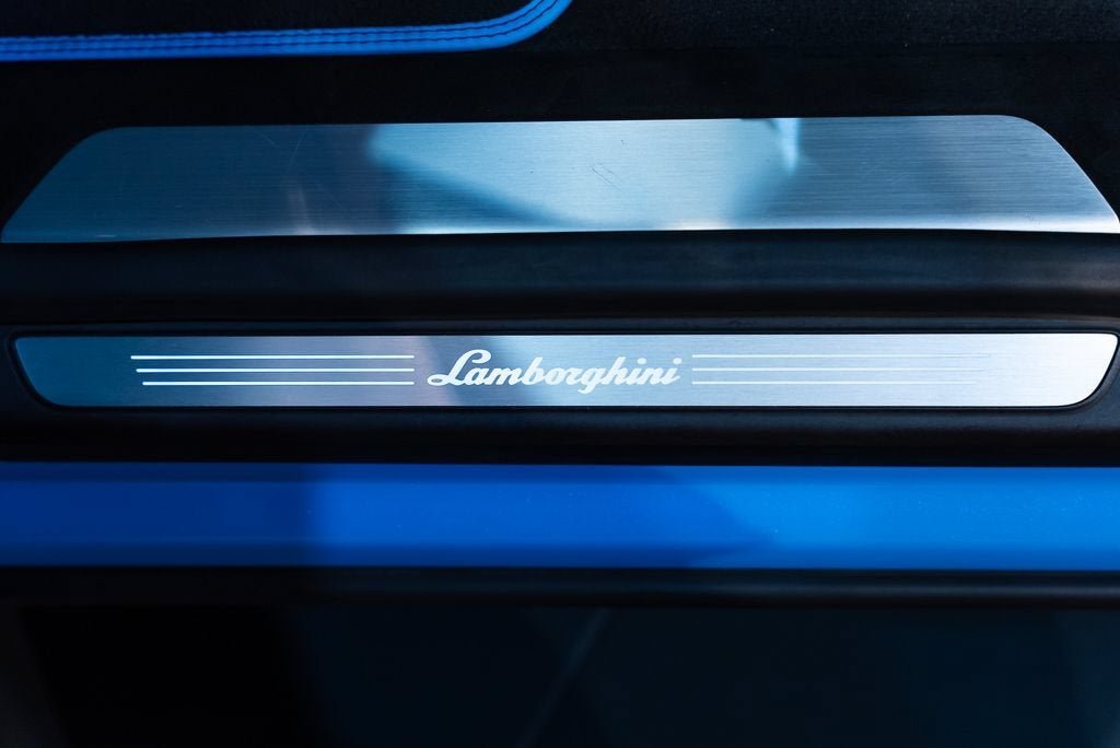 Used 2024 Blu Cepheus Metallic Lamborghini Performante image 13