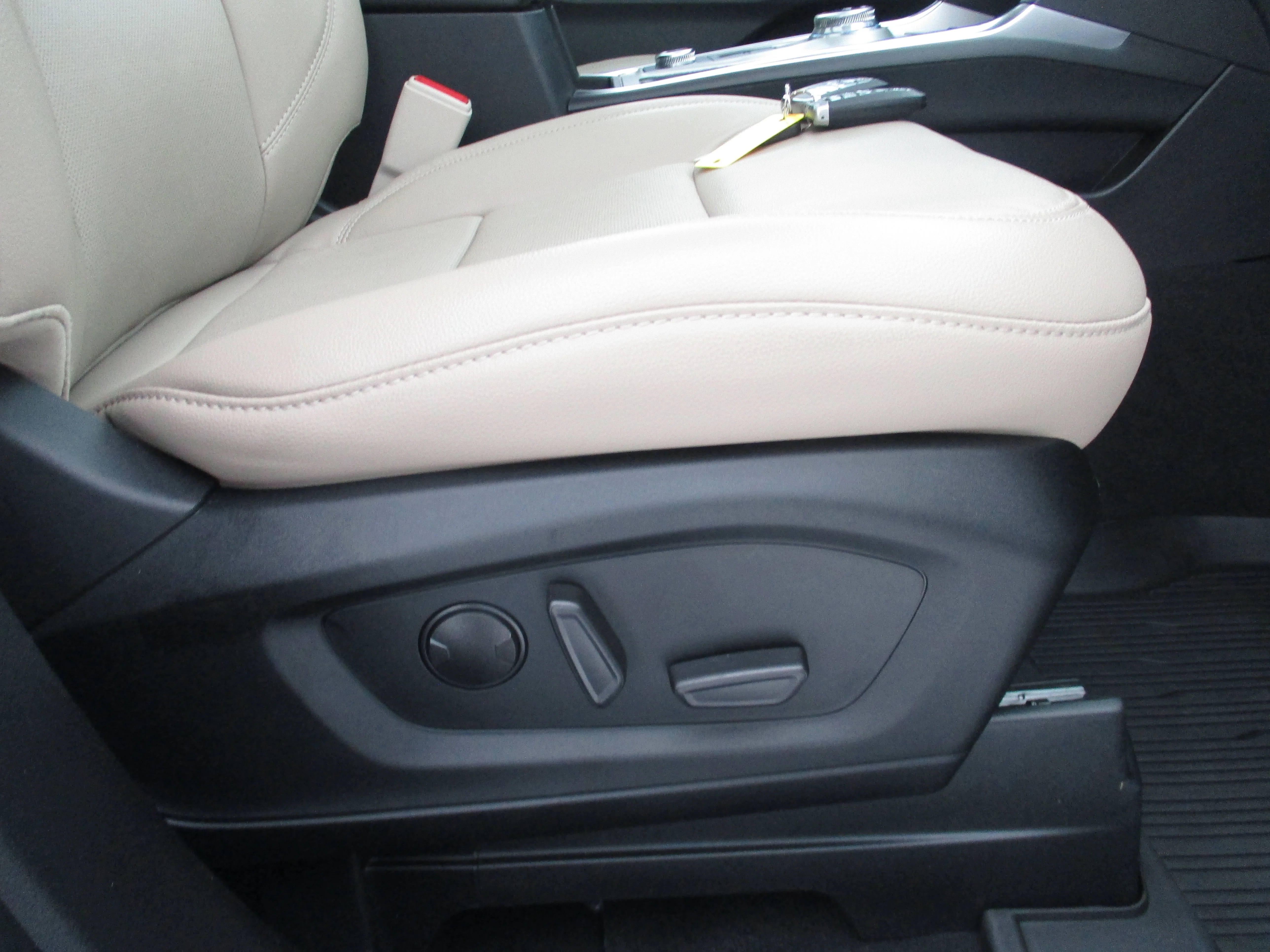 Used 2022 Star White Metallic Tri-Coat Ford Limited image 21