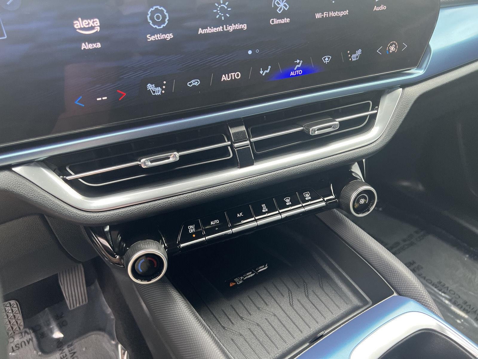 2025 Chevrolet Equinox EV LT - Photo 25