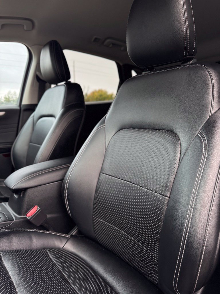 Used 2022 Black Metallic Ford SEL image 31