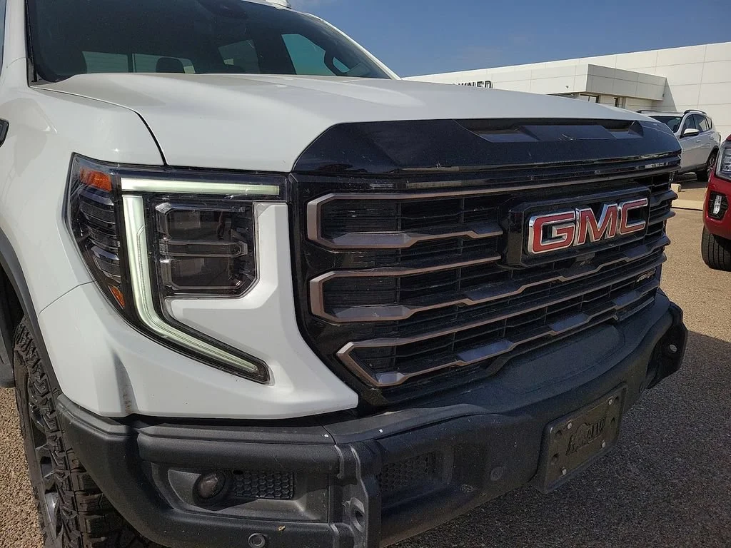 Used 2023 SUMMIT WHITE GMC AT4X image 13