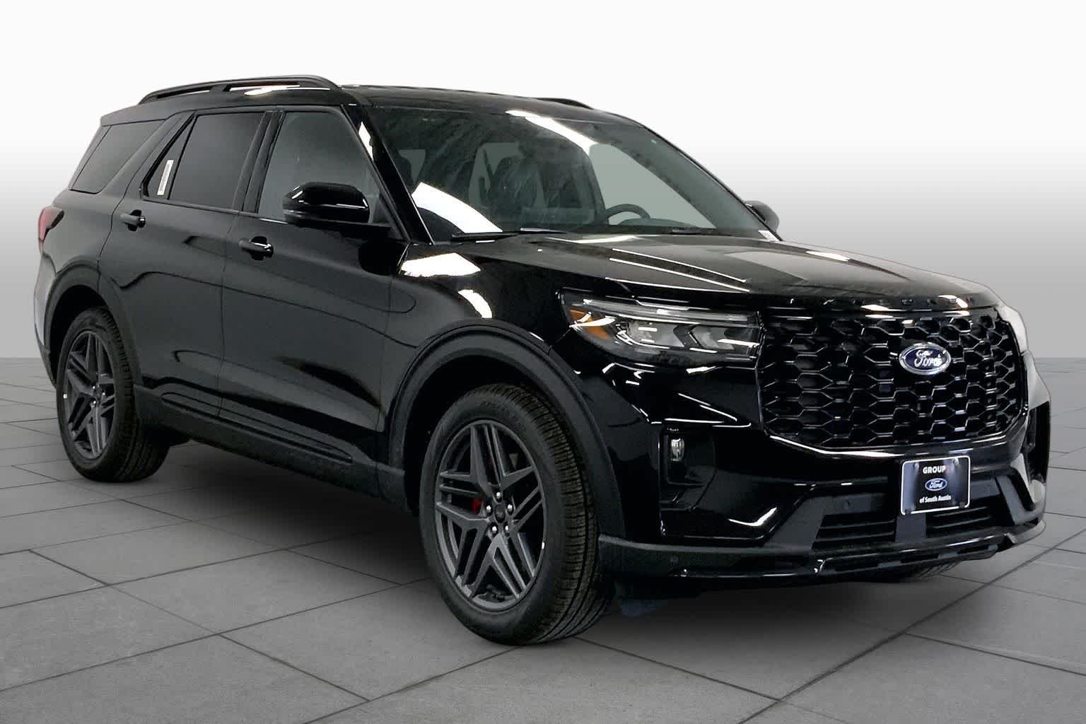 New 2026 Agate Black Metallic Ford ST-Line image 2