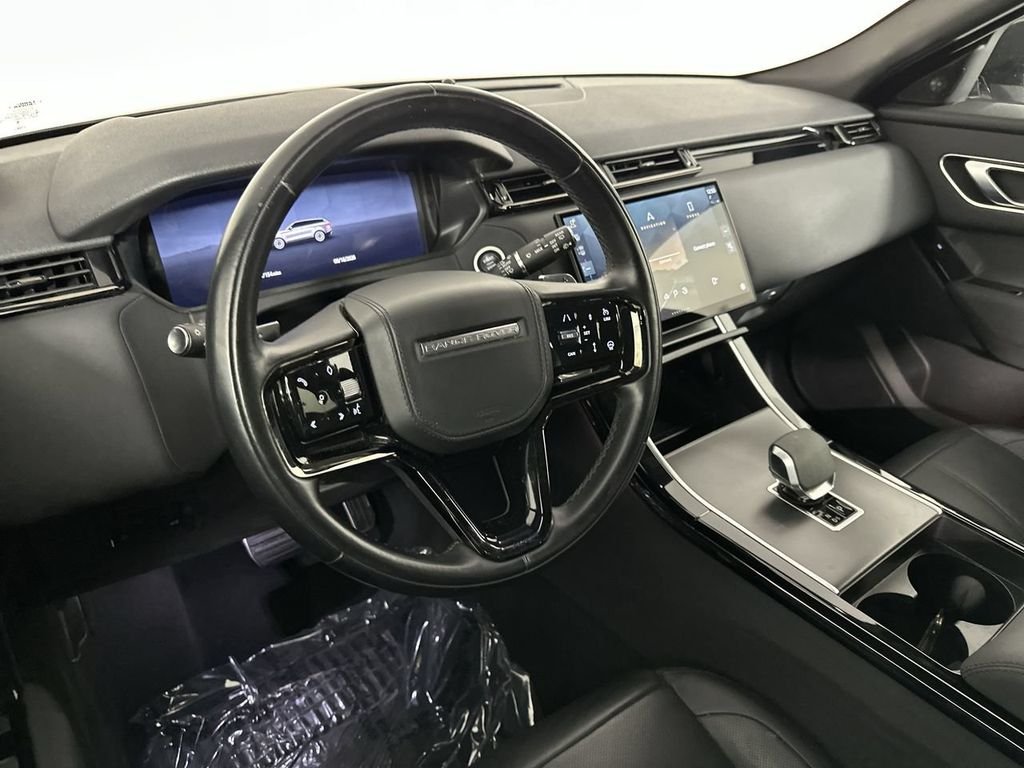 Used 2025  Land Rover Dynamic SE image 16