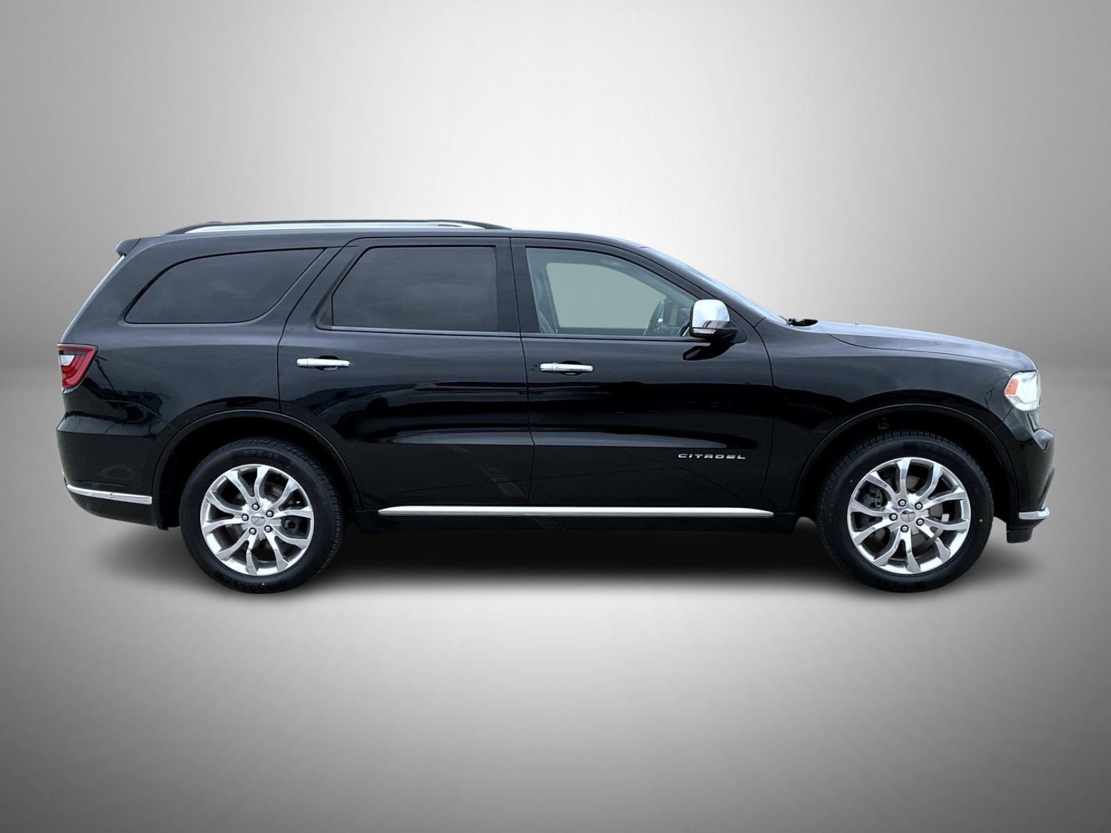 Used 2017 Black Dodge Citadel image 4