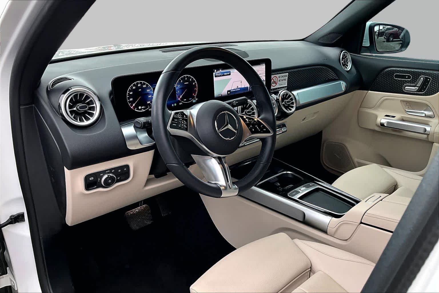 Certified Used 2025 Polar White Mercedes-Benz GLB 250 image 18