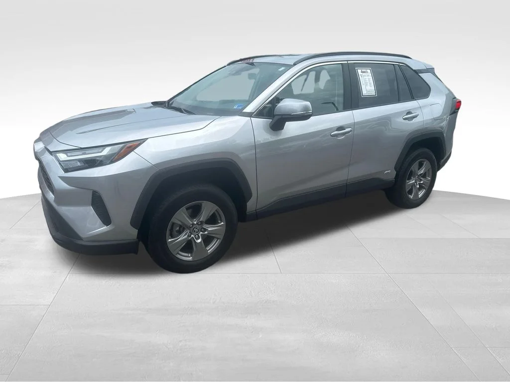 Used 2024 Silver Toyota XLE image 3