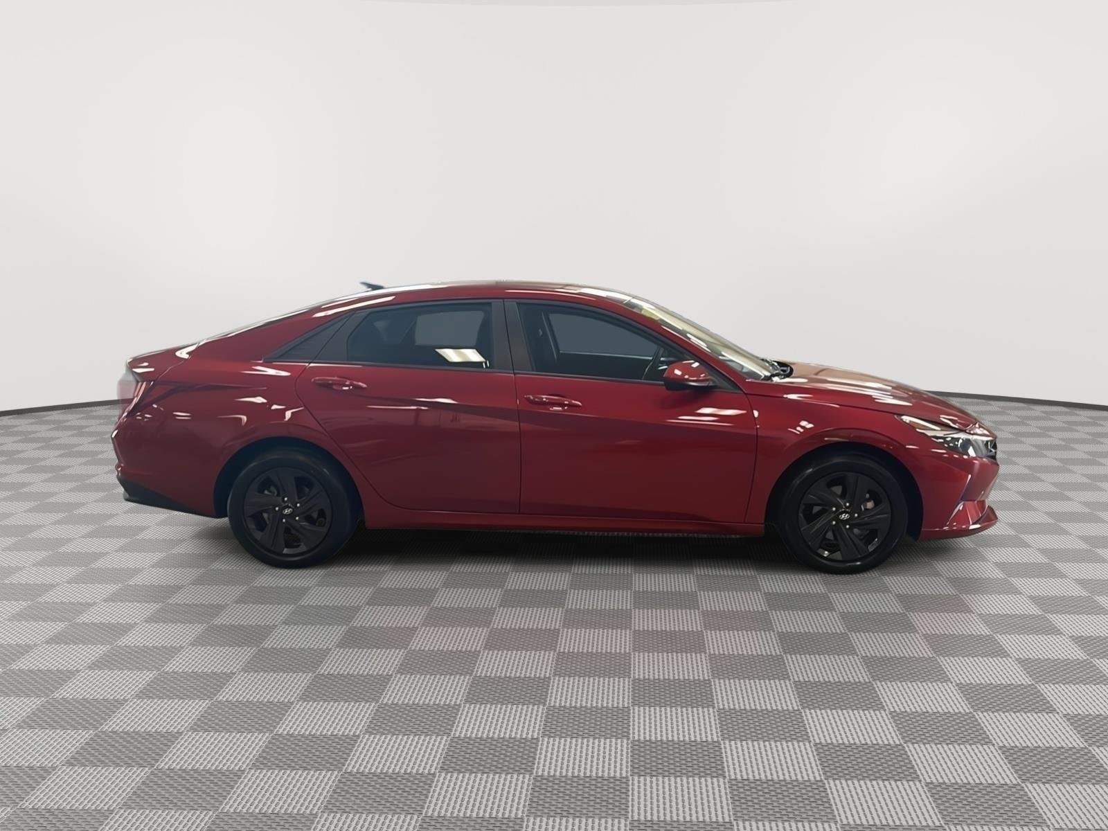 Used 2023 Ultimate Red Hyundai SEL image 4