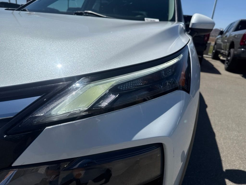 Used 2024 White Nissan SV image 10