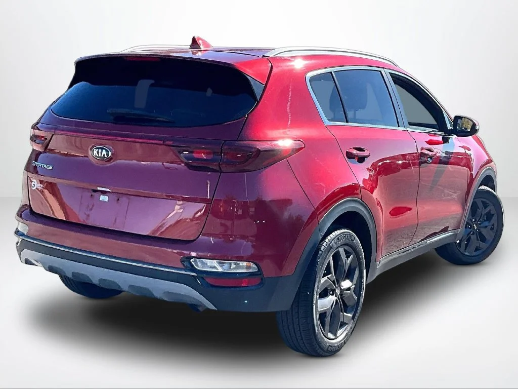 Used 2021 Red Kia S image 3