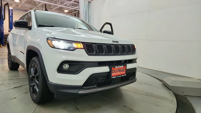 New 2026 Bright White Clear-Coat Exterior Paint Jeep Latitude image 18