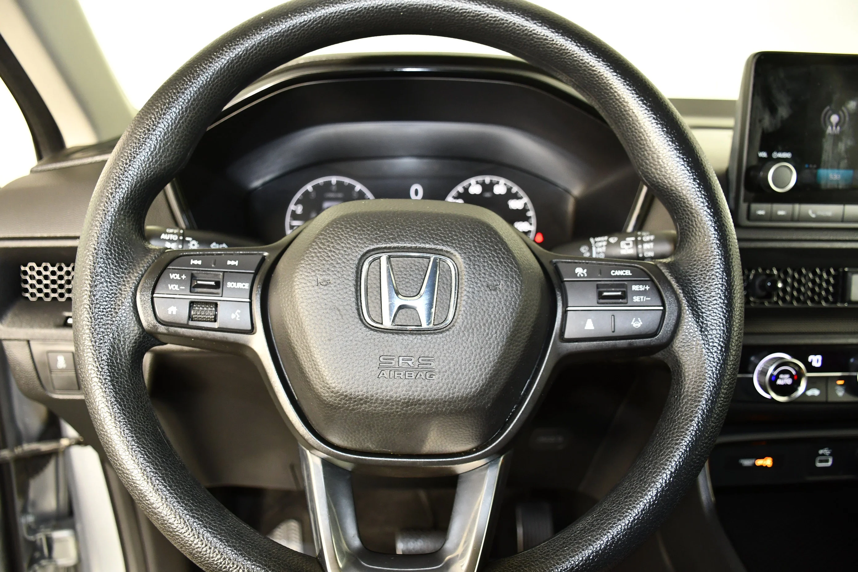 Used 2025 Solar Silver Metallic Honda LX image 19