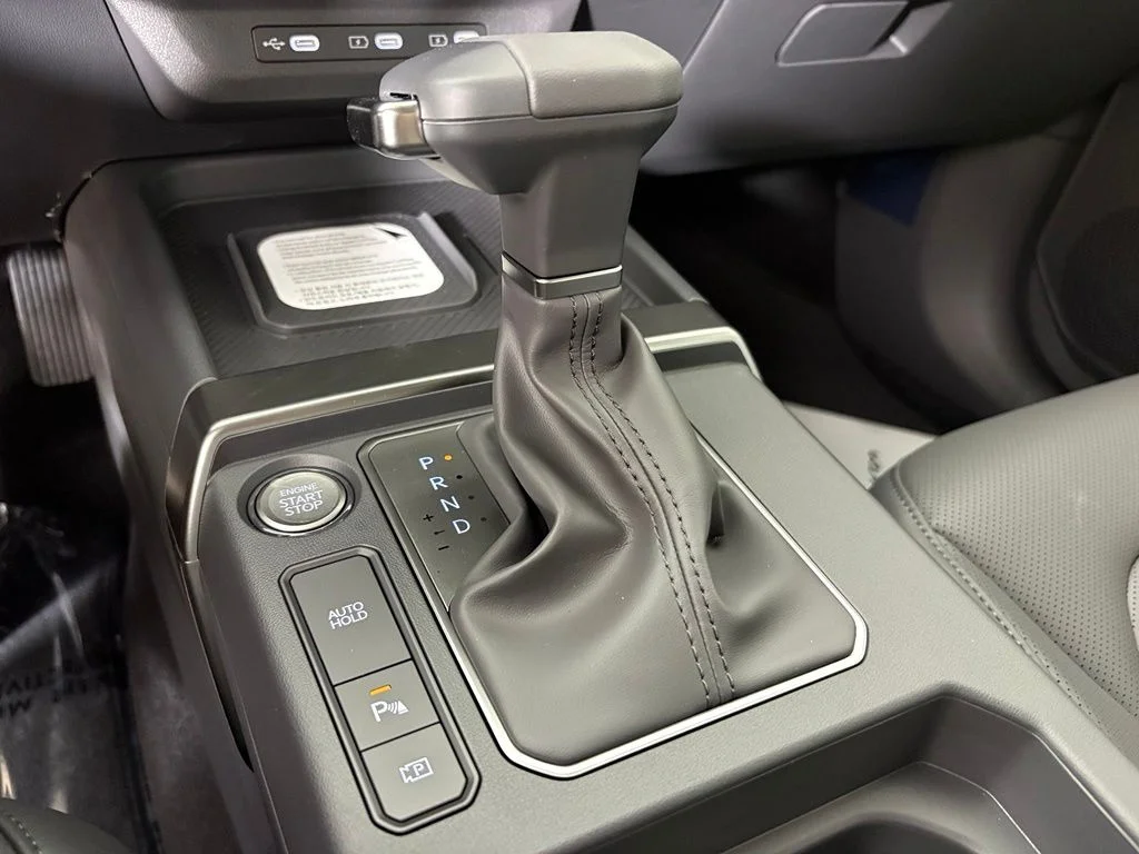 New 2027 Snow White Pearl Kia EX image 32