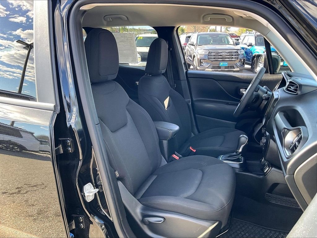 Used 2023 Black Clearcoat Jeep Latitude image 10