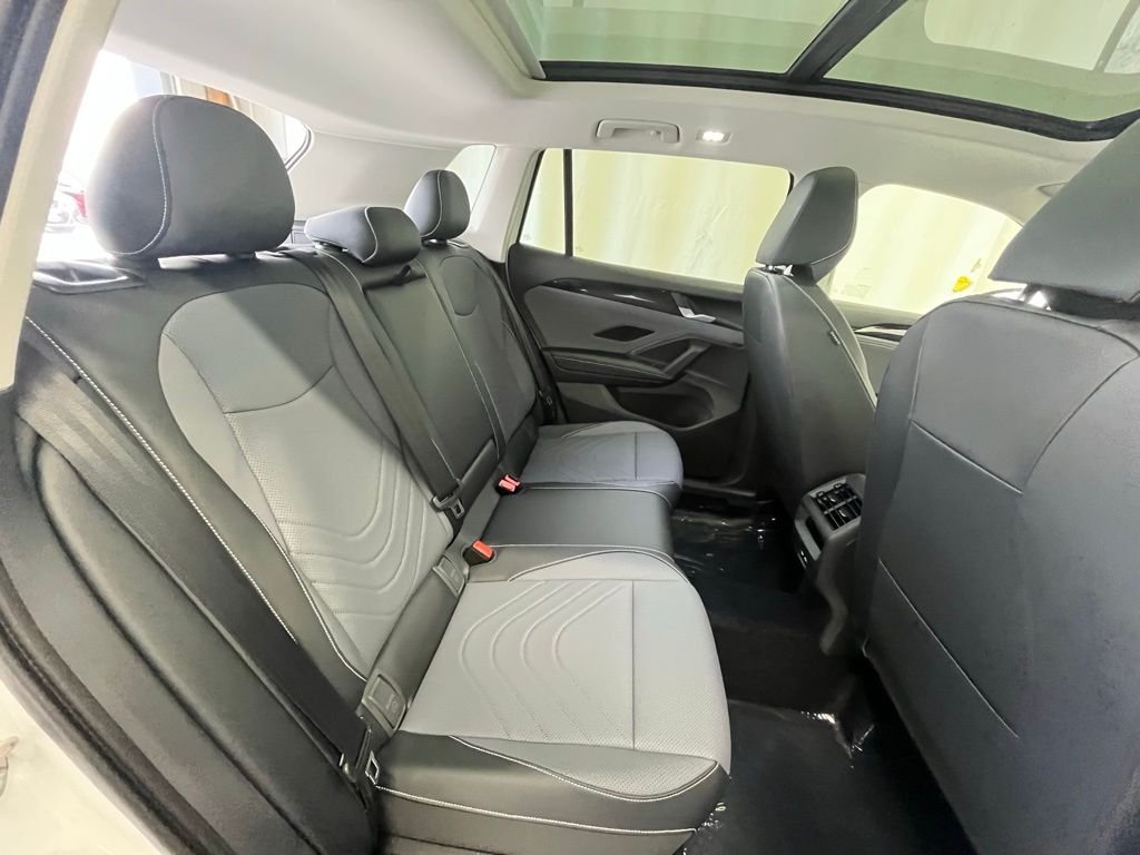 New 2026 White/off-white Volkswagen 2.0T SE image 25