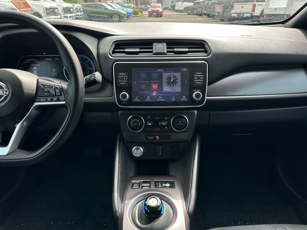 Used 2023 Silver Nissan S image 18