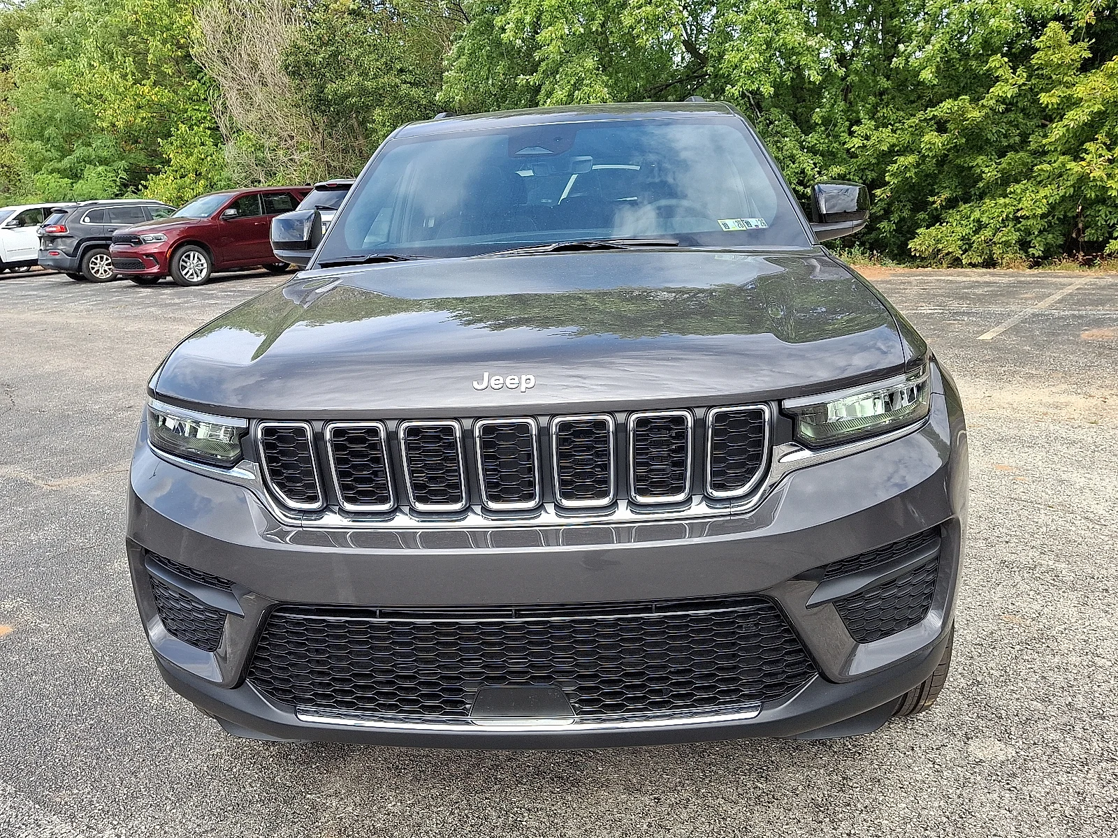 New 2025 Baltic Gray Metallic Clear-Coat Exterior Paint Jeep Laredo X image 3