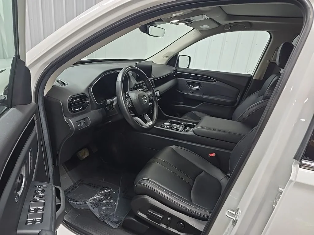 Used 2025 Platinum White Pearl Honda Touring image 30