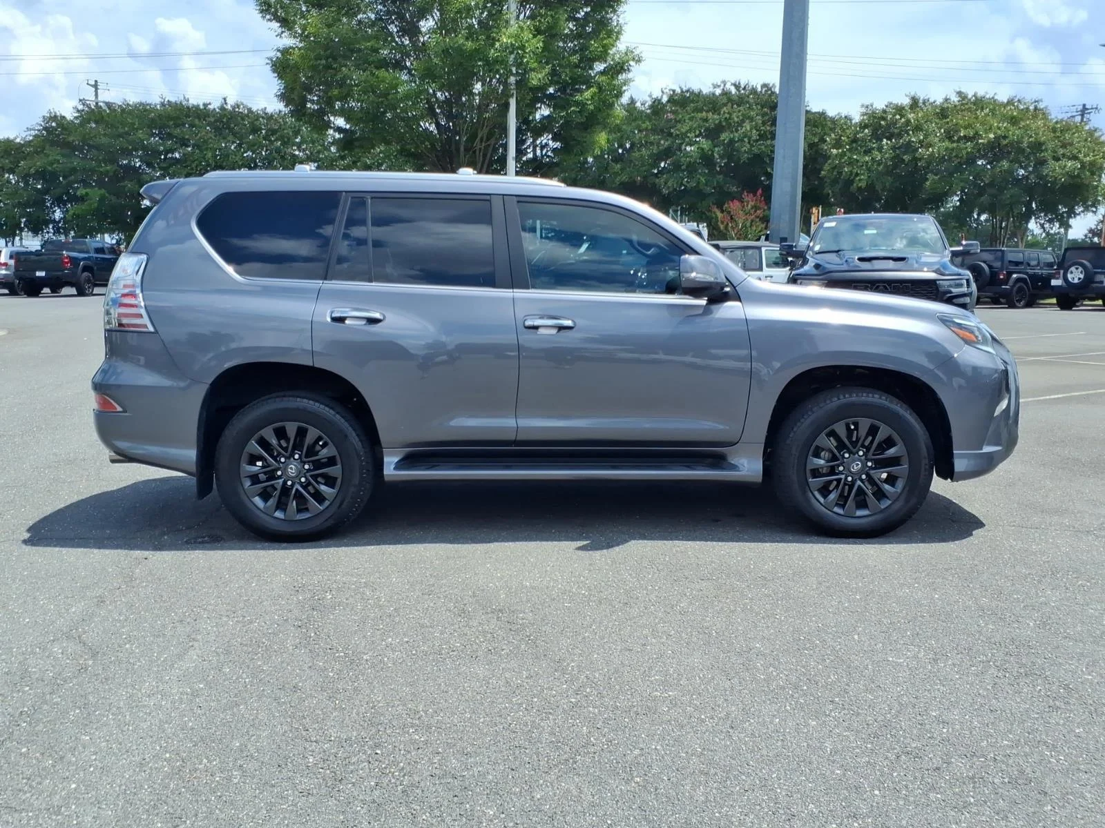 Used 2023 Nebula Gray Pearl Lexus GX 460 Premium image 11