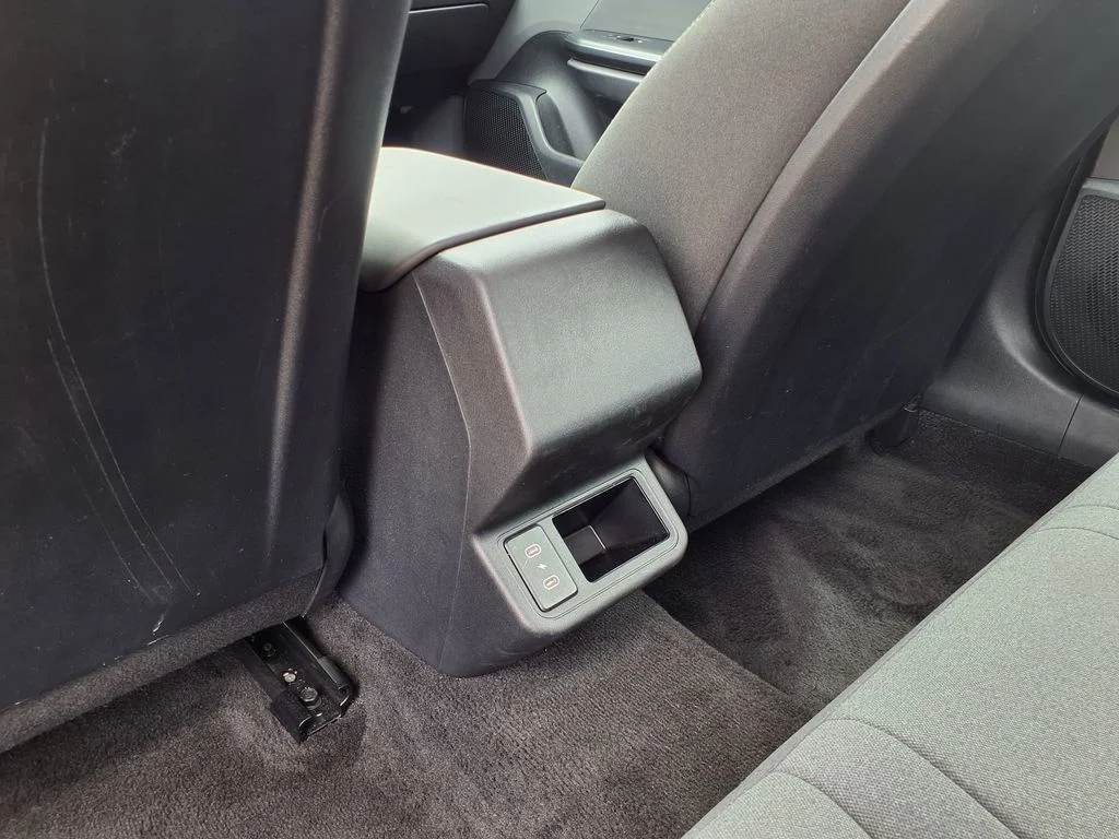 Used 2025 White Kia LXS image 18