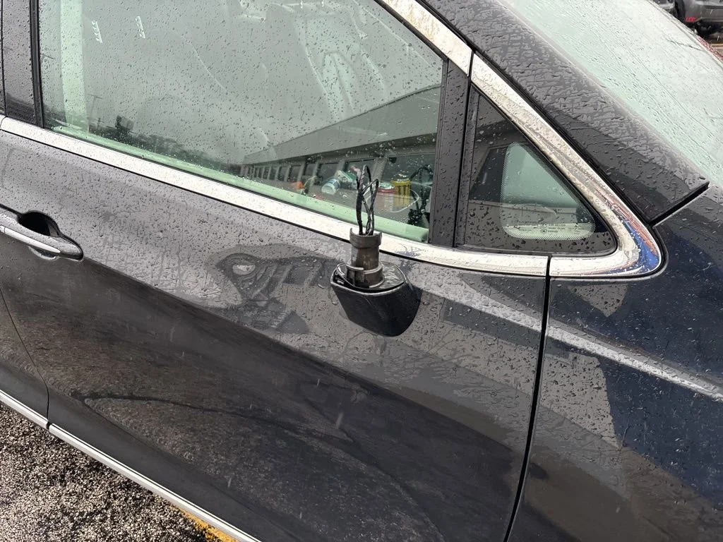 Used 2018  Chrysler Touring L image 6