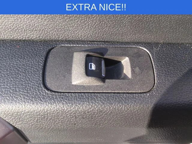 Used 2020 White Ford Lariat image 33