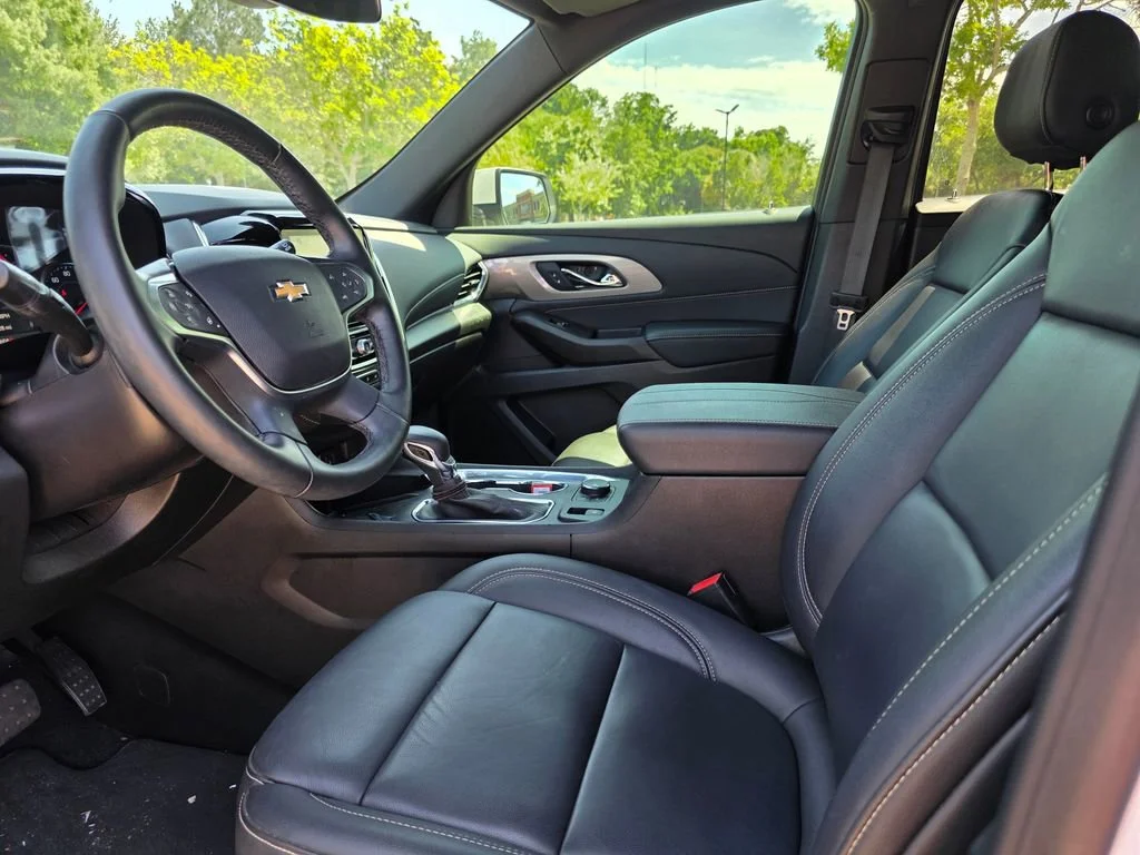 Used 2023 Iridescent Pearl Tricoat Chevrolet LT Leather image 15