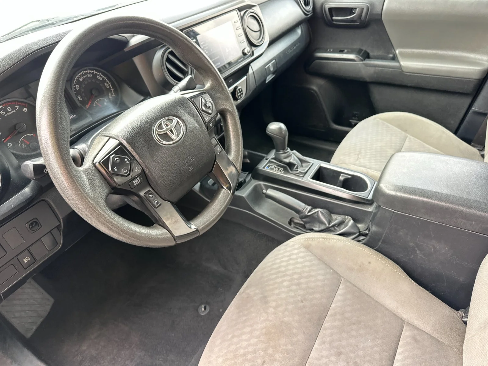 Used 2022 White Toyota SR image 9