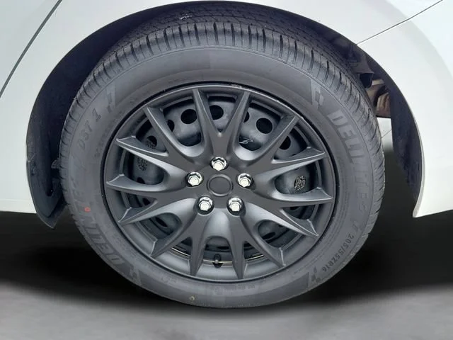 Used 2023  Nissan S image 11