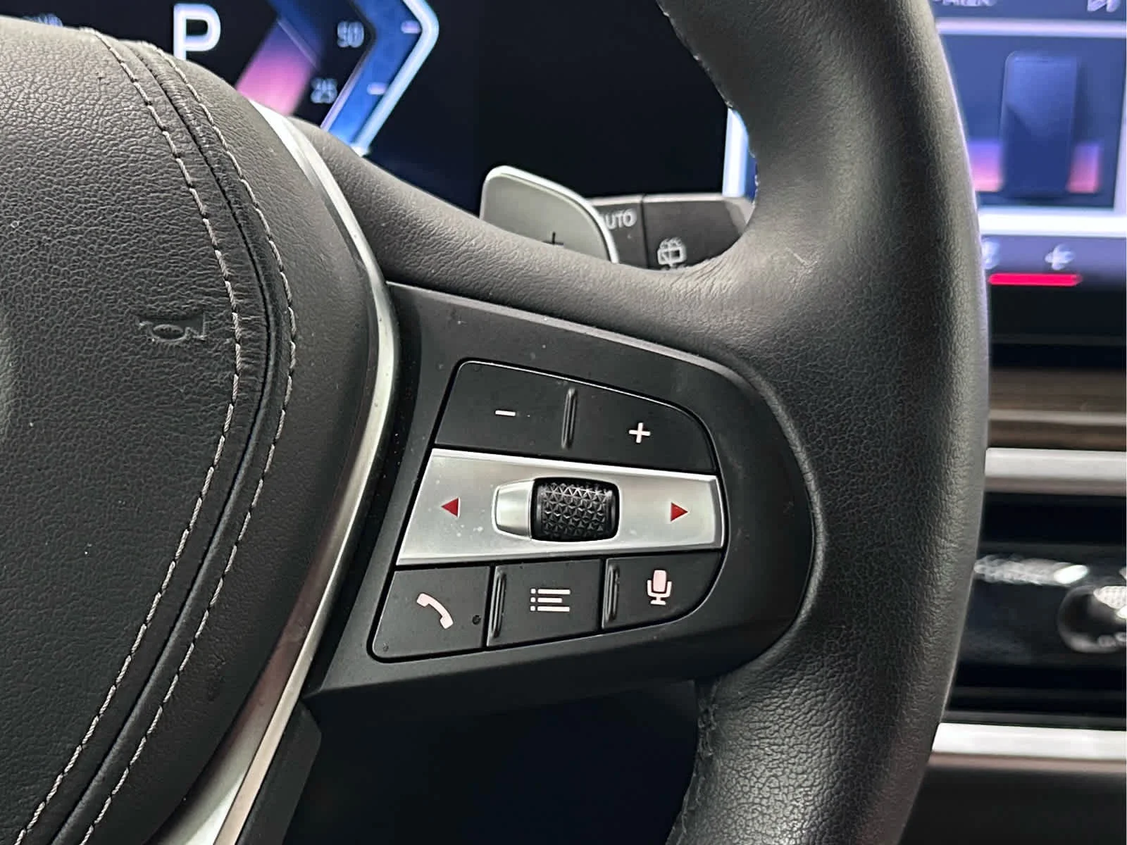 Used 2025 Skyscraper Grey Metallic BMW xDrive40i image 26