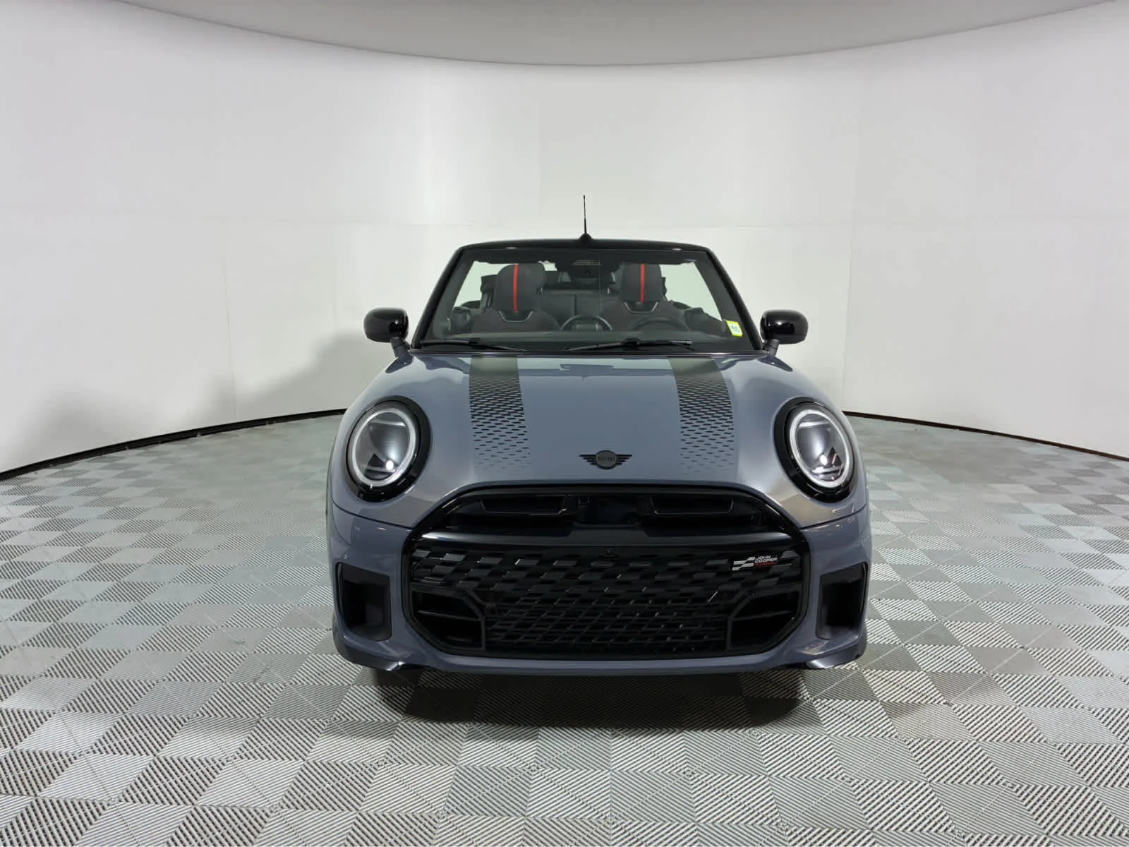 New 2026 Copper Grey Metallic MINI Iconic image 8