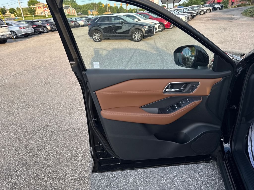 New 2026 Black Nissan Platinum image 11