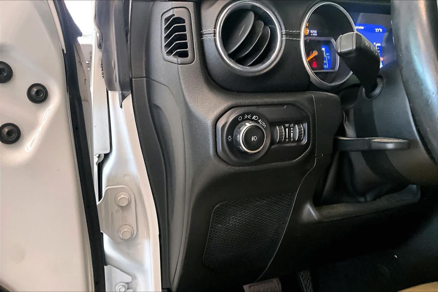 Used 2018 Bright White Clearcoat Jeep Sahara image 29