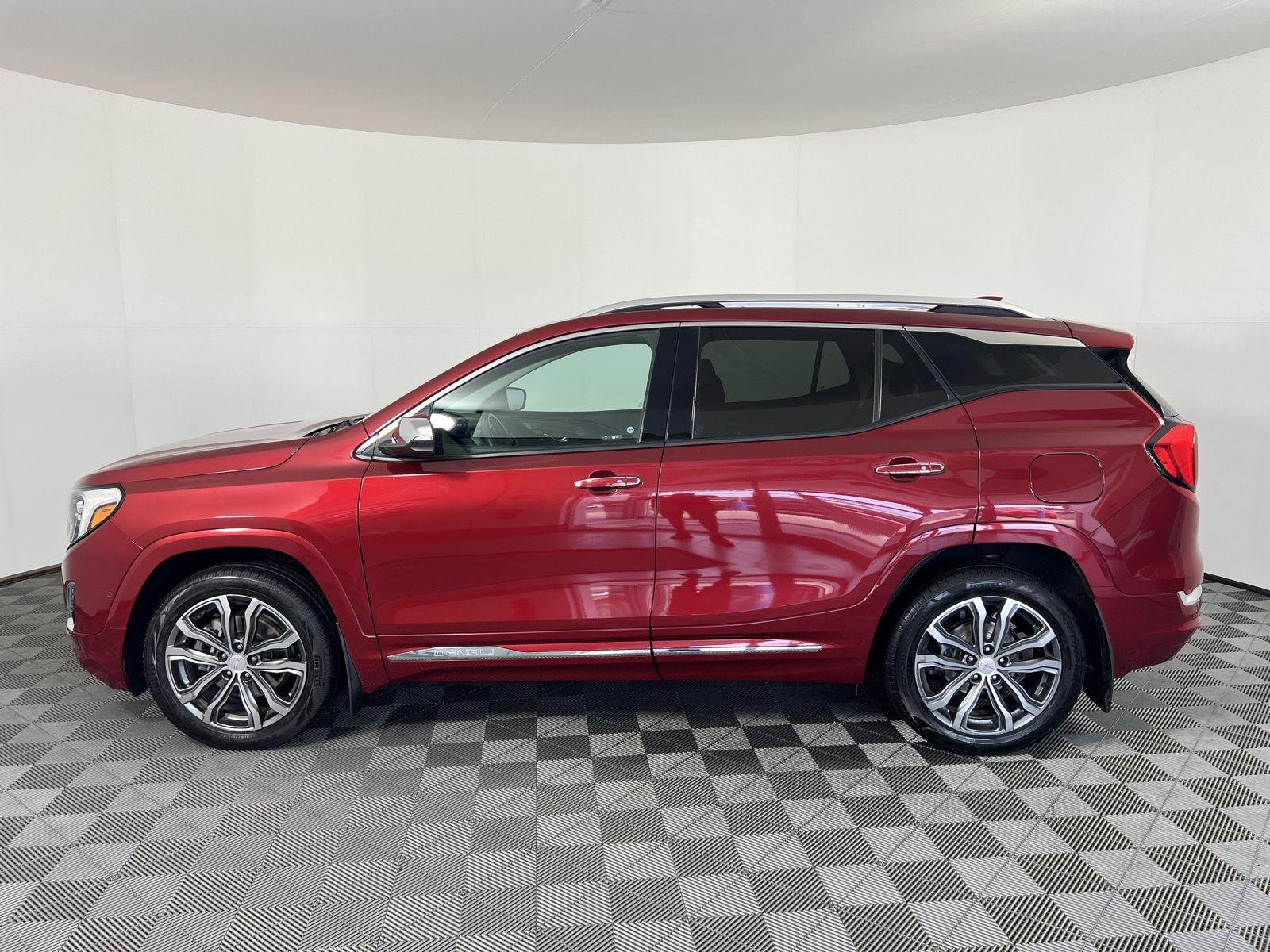 Used 2018 Red Quartz Tintcoat GMC Denali image 29