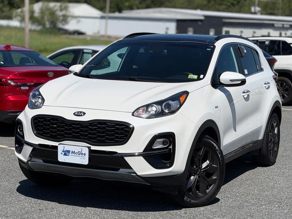 Used 2020 White Kia S image 1