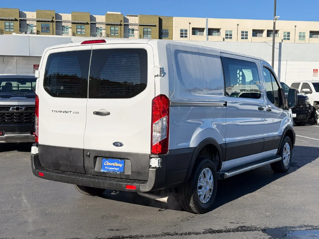 Used 2025  Ford T250 image 8