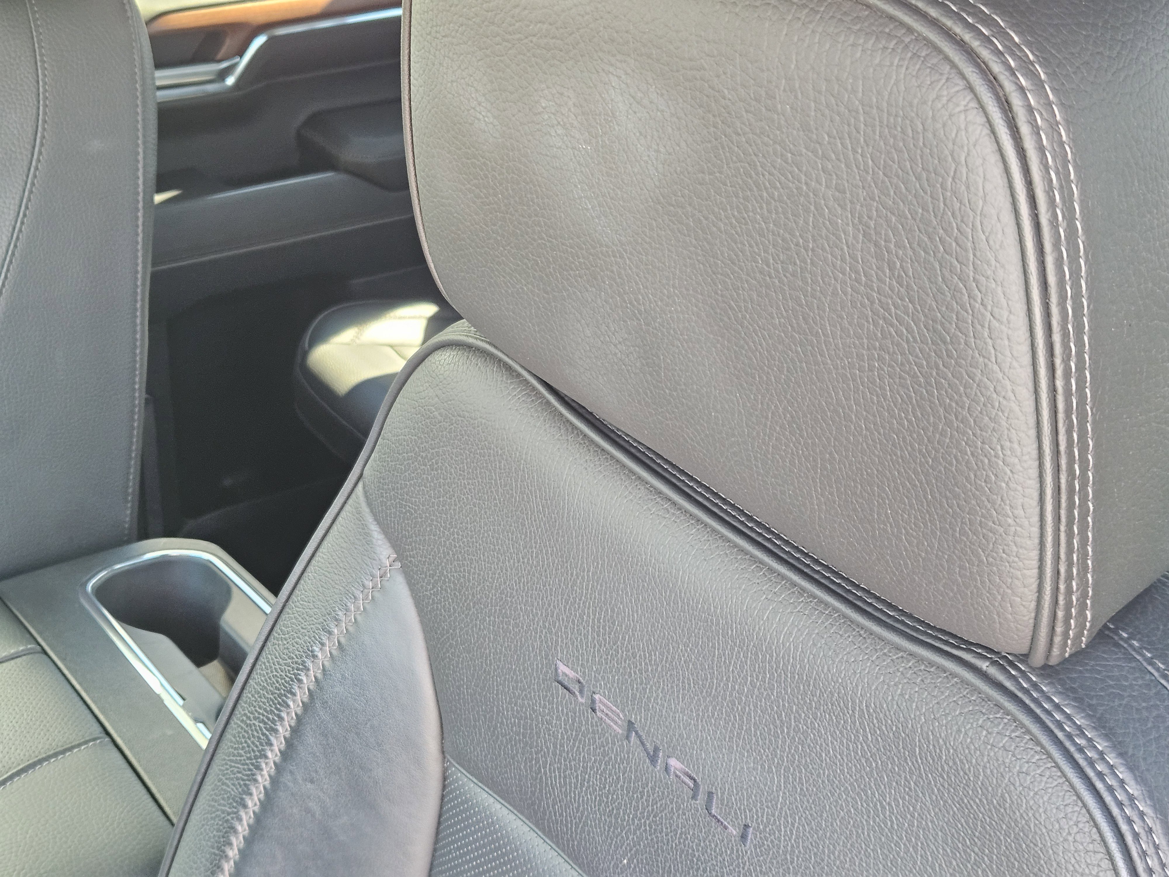 Used 2023 Onyx Black GMC Denali image 16