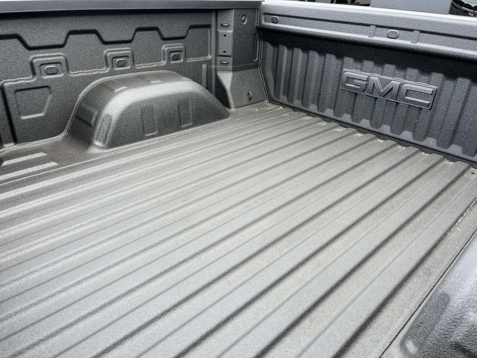 New 2026 Glacier White Tricoat GMC SLT image 4