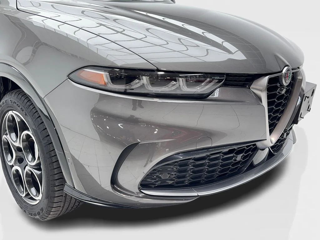 Used 2024 Silver Alfa Romeo Ti image 3