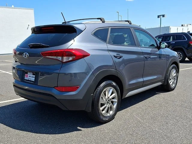 Used 2017 Gray Hyundai SE image 7
