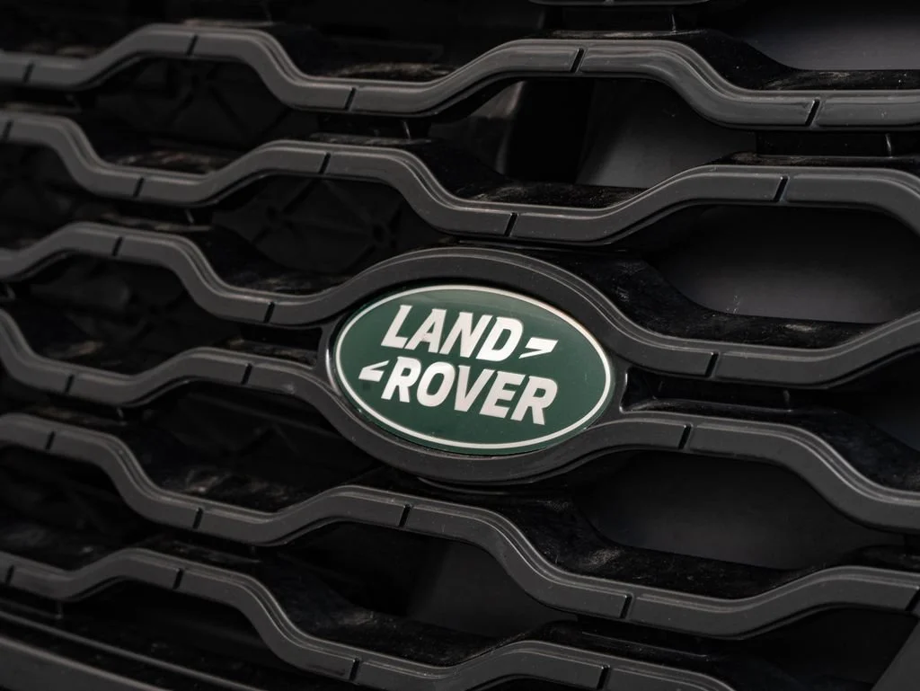 Used 2023 Fuji White Land Rover R-Dynamic S MHEV image 17