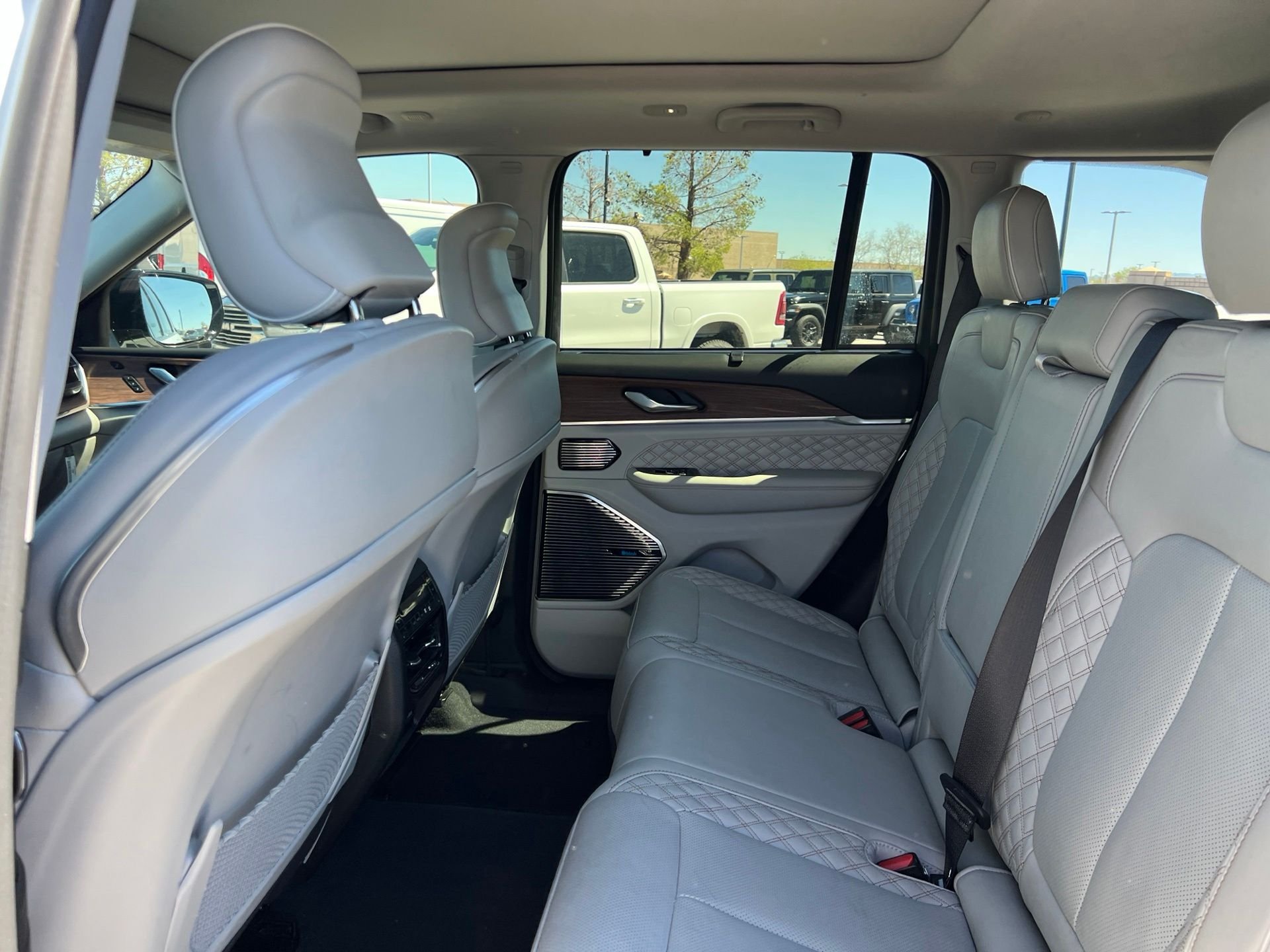 Used 2023 White Jeep Summit image 25