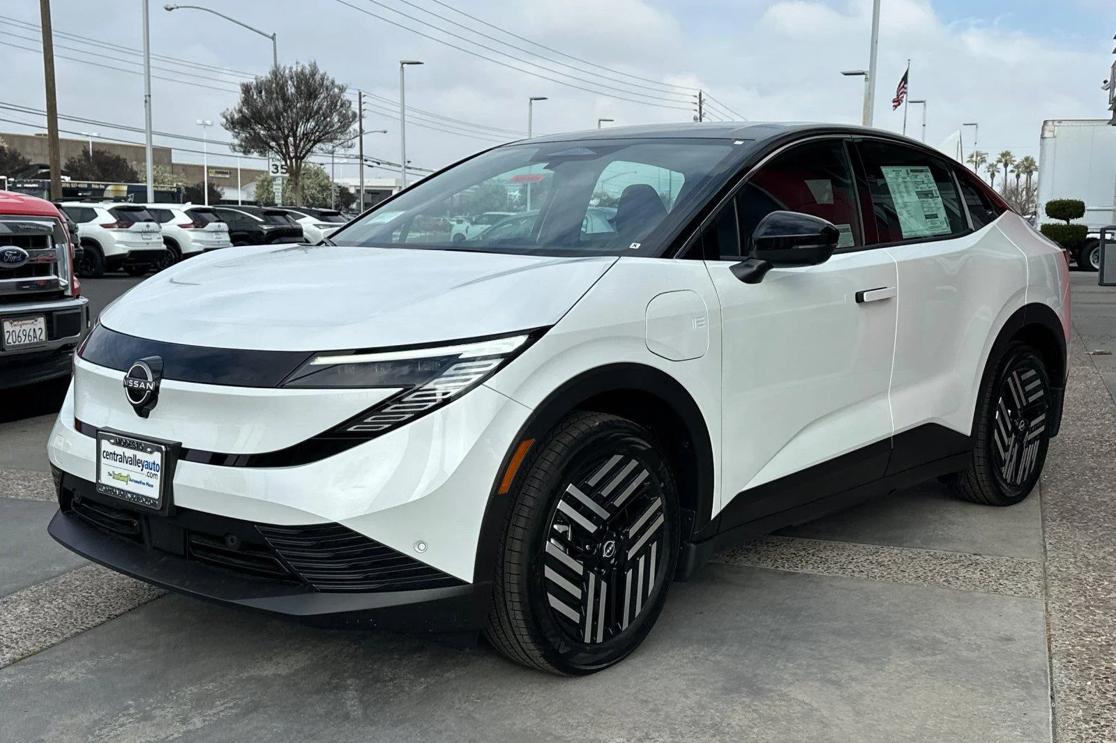 2026 Nissan LEAF SV+ - Photo 7