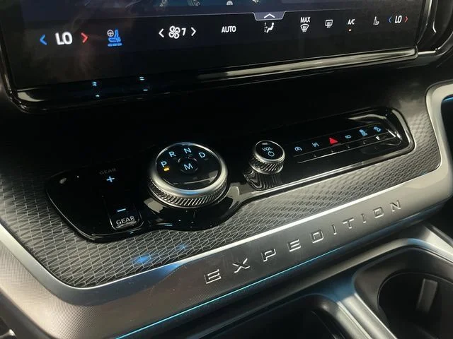New 2027 Star White Metallic Tri-Coat Ford Platinum image 21