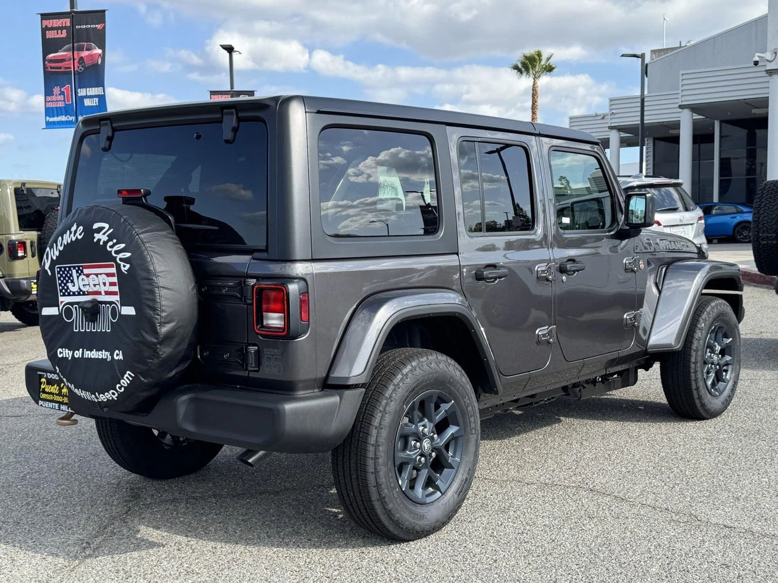 New 2026 Granite Crystal Metallic Clearcoat Jeep 85th Anniversary image 6