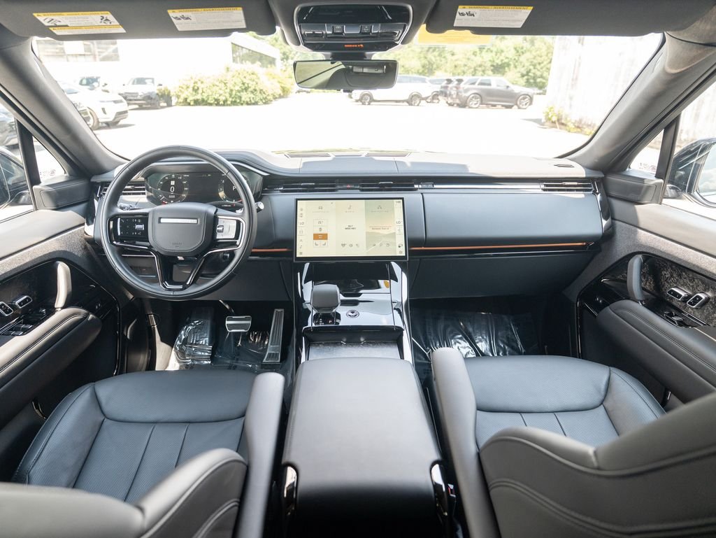 Used 2026 Black Land Rover Dynamic SE image 18