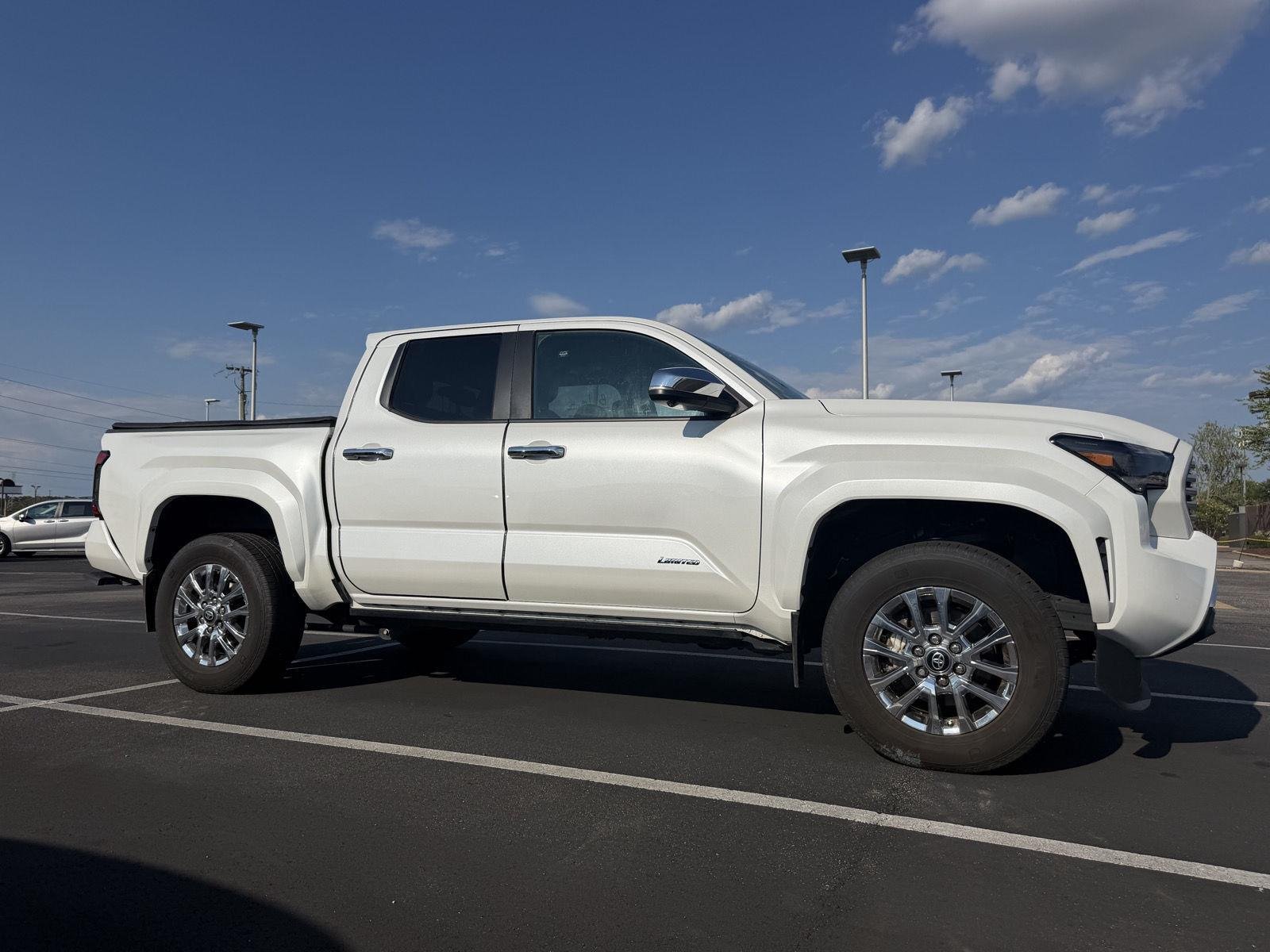 Used 2025 Wind Chill Pearl Toyota Limited image 4