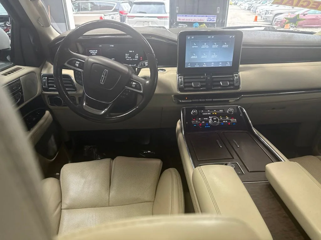 Used 2020 White Lincoln Reserve image 16