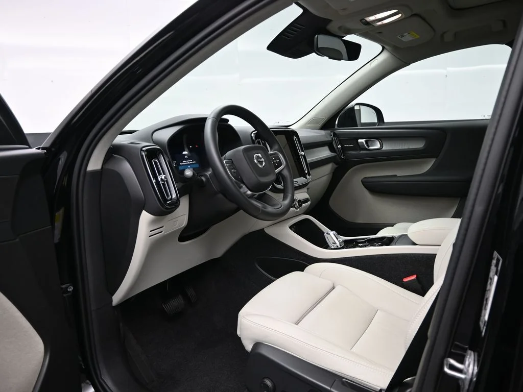 Certified Used 2025 Onyx Black Volvo Ultra image 9
