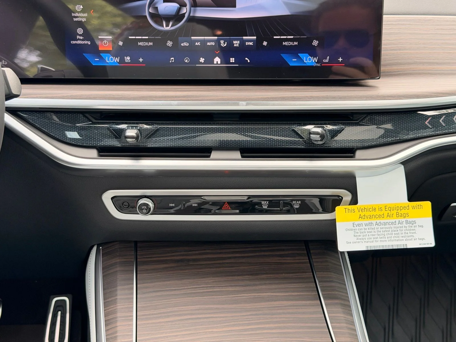 New 2026 Mineral White Metallic BMW xDrive40i image 18